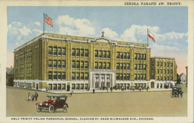 Plakat für die Heilige Dreifaltigkeit Polnische Pfarrschule in Cleveland, Ohio, das ein Gebäude mit Menschen, Fahrzeugen, Flaggen und Text bei bewölktem Himmel zeigt.