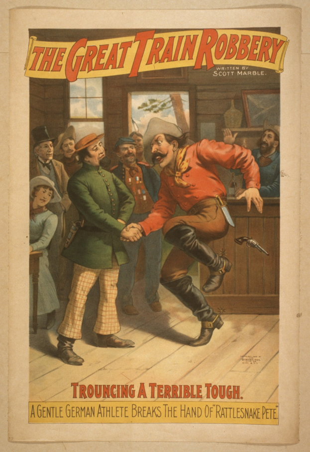 Plakat, das eine Gruppe von Menschen auf einem Boden zeigt, wobei einer ein Gewehr hält, ein Fenster und eine Wand im Hintergrund und den Text "Der große Zugraub - Trouching ein Schreckliches Tough" oben und unten.