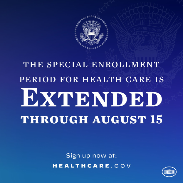 Ein Plakat mit Text und Logo, auf dem steht: "Die Sonderanmeldephase für die Gesundheitsversorgung wird bis zum 15. August verlängert."