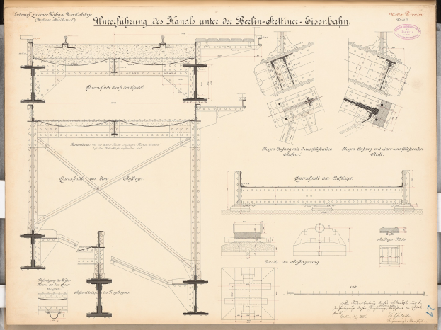 Ausführlicher Architekturplan der Berlin-Sienbahnbrücke mit strukturellen Entwürfen und Anmerkungen auf Papier.