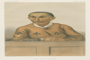 Ein Mann in einem weißen Hemd und dunklen Hosen sitzt an einem Tisch und schaut ernst, mit dem Text "Die Turf Betrügereien" unten im Bild.