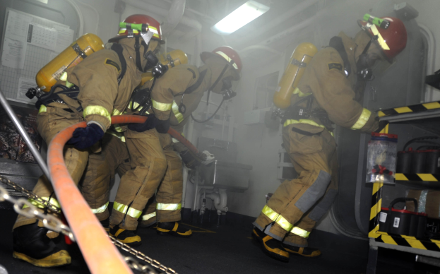 FW-AR: FEUERWEHRFAHRZEUG BESUCHT DIE KINDERFEUERWEHR BRUCHHAUSEN/NIEDEREIMER