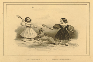 Zwei junge Mädchen spielen Badminton mit Schlägern, mit einigen Kindern im Hintergrund und Text unten im Bild.