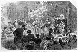 Schwarze und weiße Zeichnung einer Menschenmenge in einem Raum, einige stehen, andere sitzen auf Stühlen, mit Text unten, der "Festival im Ostlondoner Kinderkrankenhaus an Silvester" liest.