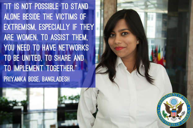 Schwarzes und weißes Foto eines Mannes im Anzug und mit Krawatte mit zentrierter Schrift und Logo, das ein historisches Zitat über politische Verhaltensweisen enthält.