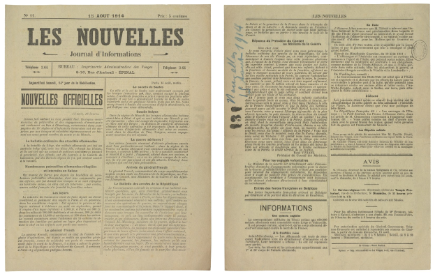 Zwei alte, abgenutzte Zeitungen mit der Überschrift 'Les Nouvelles Journal d'Information' in schwarzer Schrift, Ränder etwas zerfranst.