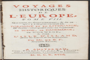 Altes Buch mit dem Titel "Voyages Historiques de l'Europe, Tome VIII" geöffnet auf einer Seite mit klassischem Text in einem dekorativen Rahmen.