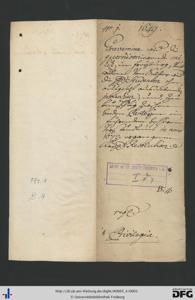 Offenes Buch mit handgeschriebener Schrift auf altem Papier, mit Wasserzeichen, wahrscheinlich ein Dokument der Bundesrepublik Deutschland.